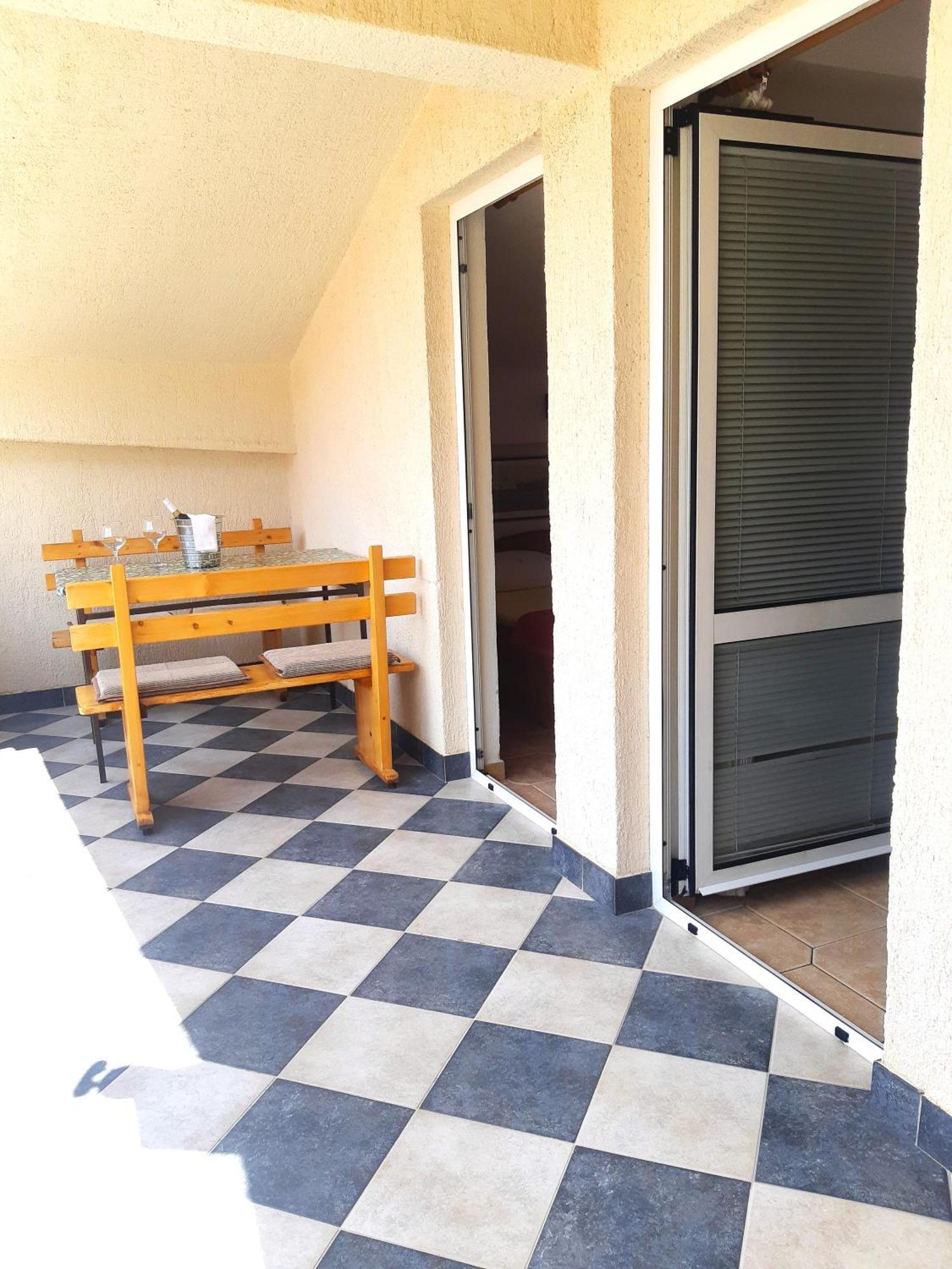 Apartments Turan Centrally Located With Free Parking Igrane Zewnętrze zdjęcie